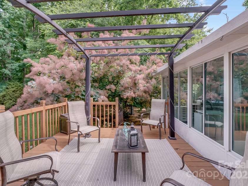 592 Woodcrest Drive, Gastonia, NC 28052.  MLS# CAR4259906, YatesRealty ID 15420. 