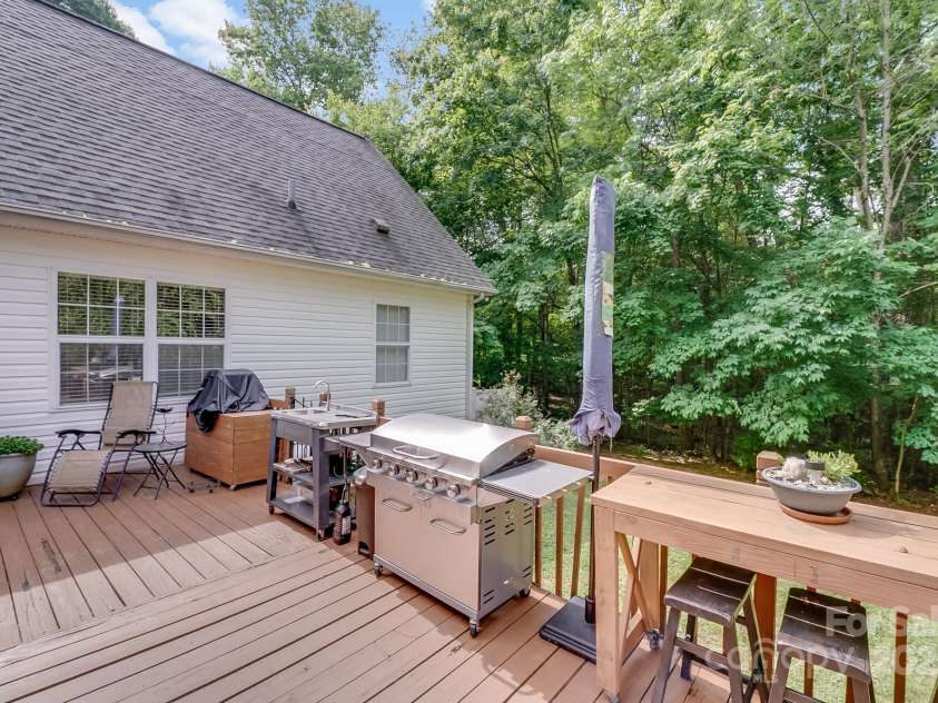 592 Woodcrest Drive, Gastonia, NC 28052.  MLS# CAR4259906, YatesRealty ID 15420. 