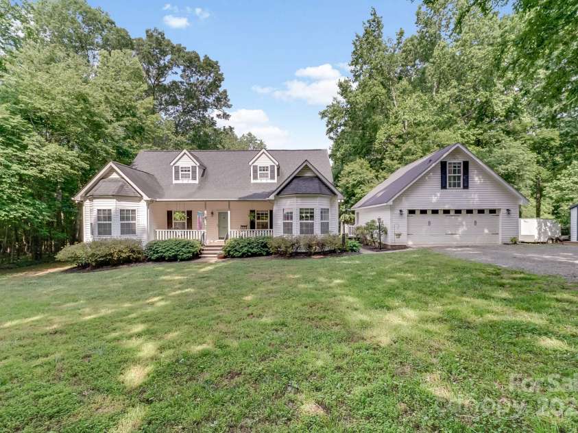 592 Woodcrest Drive, Gastonia, NC 28052.  MLS# CAR4259906, YatesRealty ID 15420. 