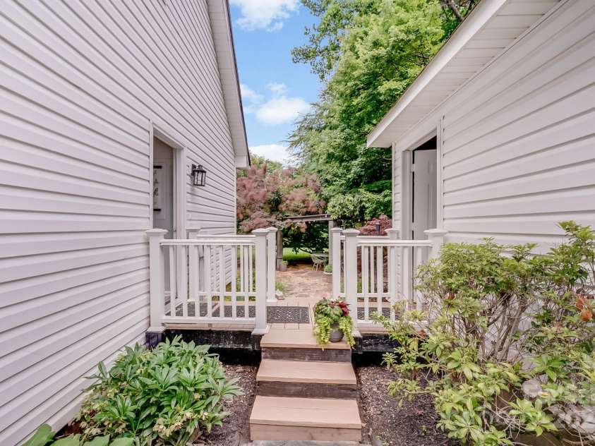 592 Woodcrest Drive, Gastonia, NC 28052.  MLS# CAR4259906, YatesRealty ID 15420. 