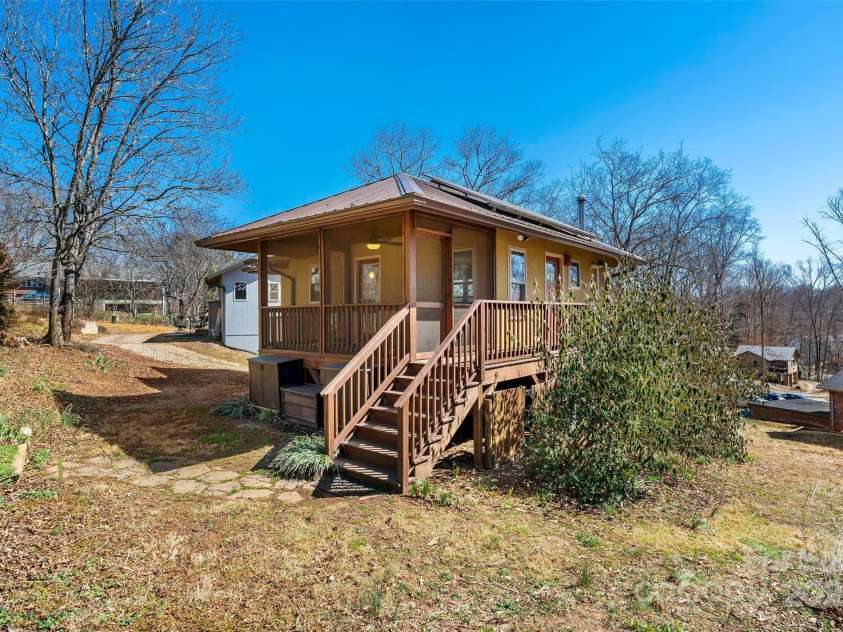 10 Wellspring Lane, Asheville, NC 28806.  MLS# CAR4224636, YatesRealty ID 15421. 