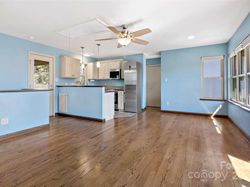 10 Wellspring Lane, Asheville, NC 28806.  MLS# CAR4224636, YatesRealty ID 15421. 