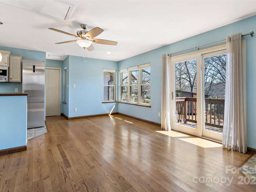 10 Wellspring Lane, Asheville, NC 28806.  MLS# CAR4224636, YatesRealty ID 15421. 