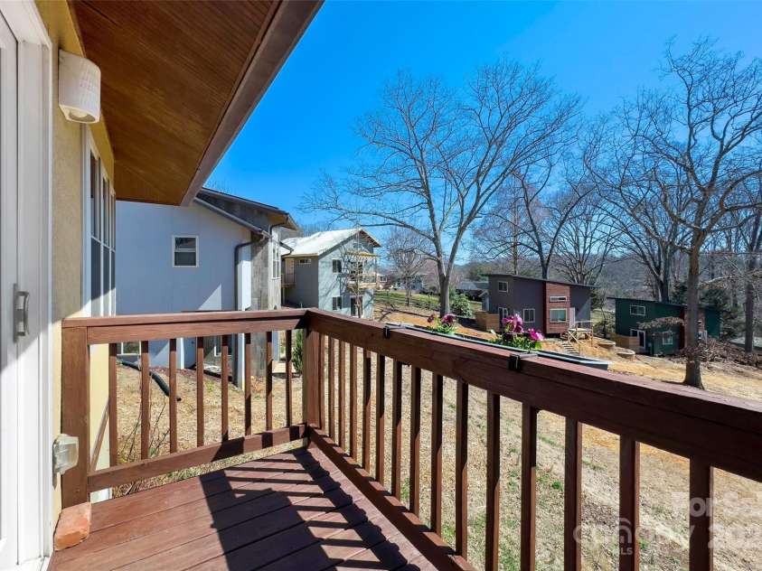 10 Wellspring Lane, Asheville, NC 28806.  MLS# CAR4224636, YatesRealty ID 15421. 