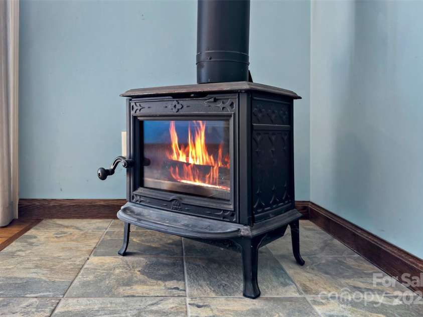 10 Wellspring Lane, Asheville, NC 28806.  MLS# CAR4224636, YatesRealty ID 15421. 