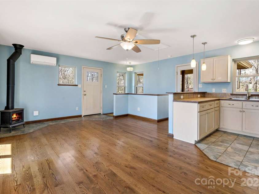 10 Wellspring Lane, Asheville, NC 28806.  MLS# CAR4224636, YatesRealty ID 15421. 