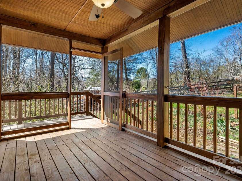 10 Wellspring Lane, Asheville, NC 28806.  MLS# CAR4224636, YatesRealty ID 15421. 