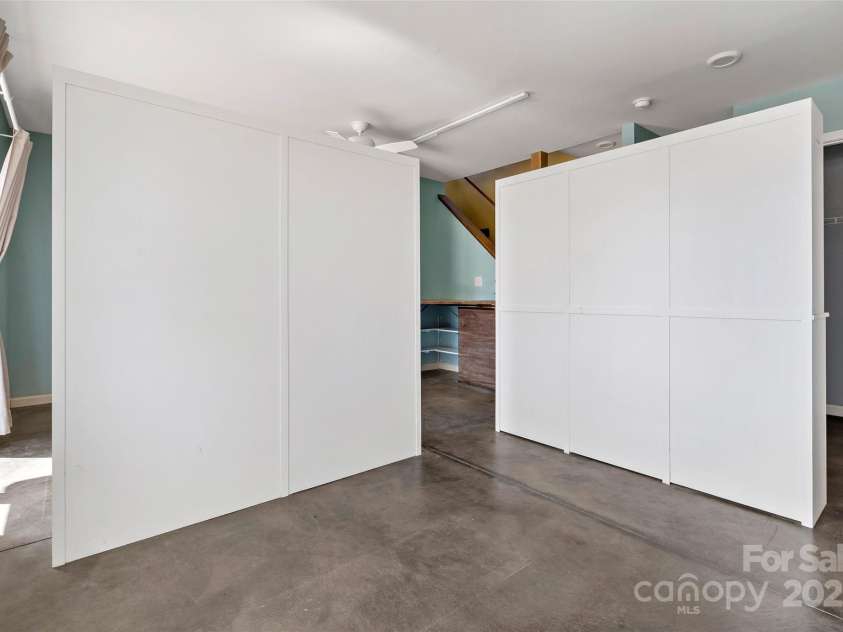 10 Wellspring Lane, Asheville, NC 28806.  MLS# CAR4224636, YatesRealty ID 15421. 