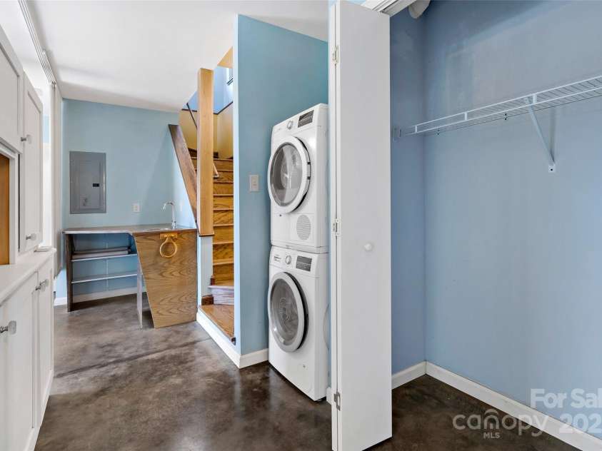 10 Wellspring Lane, Asheville, NC 28806.  MLS# CAR4224636, YatesRealty ID 15421. 