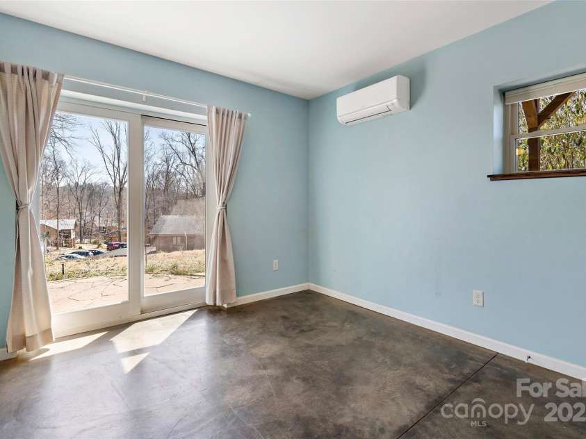 10 Wellspring Lane, Asheville, NC 28806.  MLS# CAR4224636, YatesRealty ID 15421. 