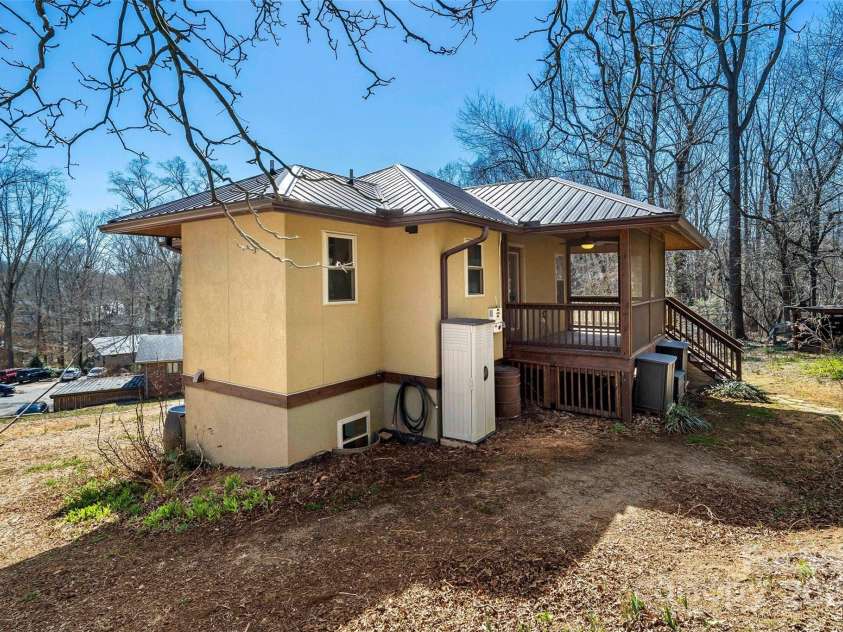 10 Wellspring Lane, Asheville, NC 28806.  MLS# CAR4224636, YatesRealty ID 15421. 