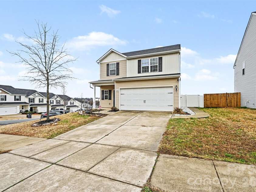 3120 Ellingford Road, Charlotte, NC 28214.  MLS# CAR4345771, YatesRealty ID 15421. 