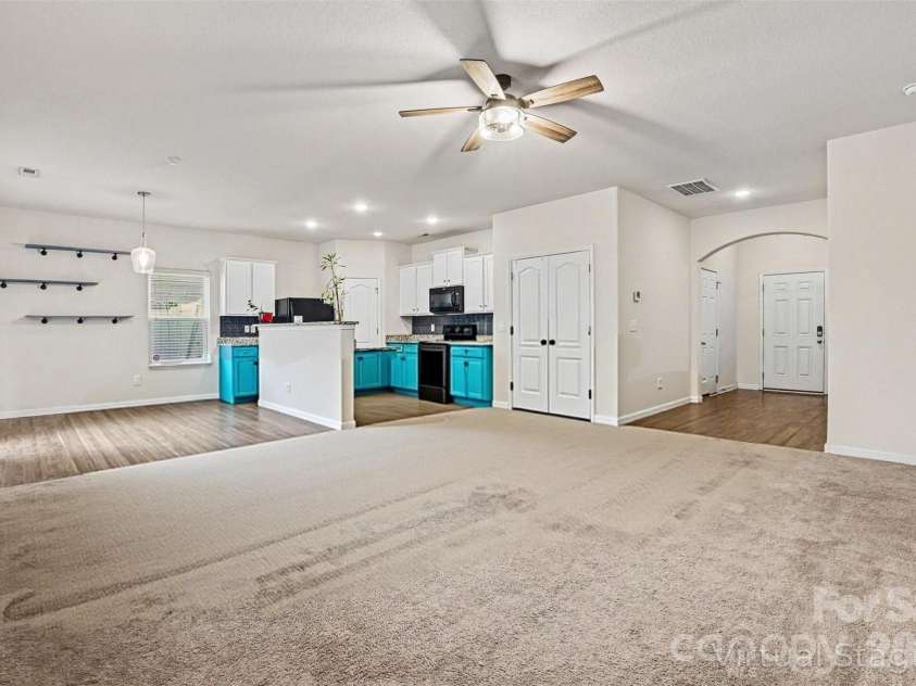 3120 Ellingford Road, Charlotte, NC 28214.  MLS# CAR4345771, YatesRealty ID 15421. 