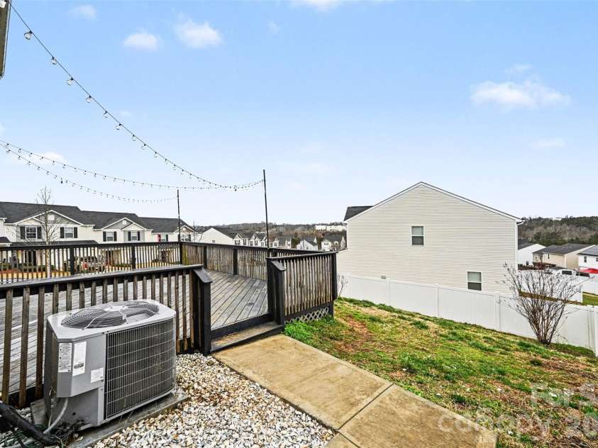 3120 Ellingford Road, Charlotte, NC 28214.  MLS# CAR4345771, YatesRealty ID 15421. 
