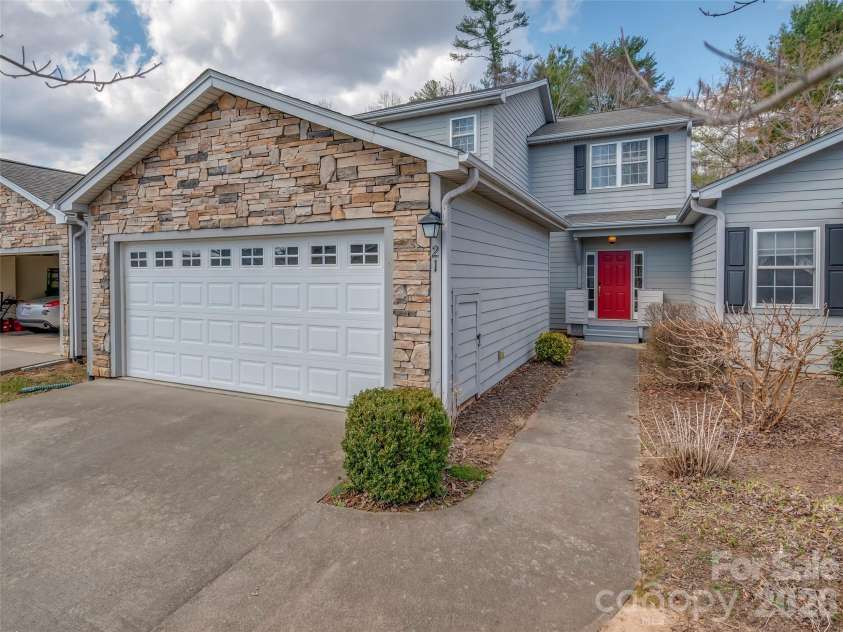 21 Holiday Drive, Arden, NC 28704.  MLS# CAR4343989, YatesRealty ID 15423. 