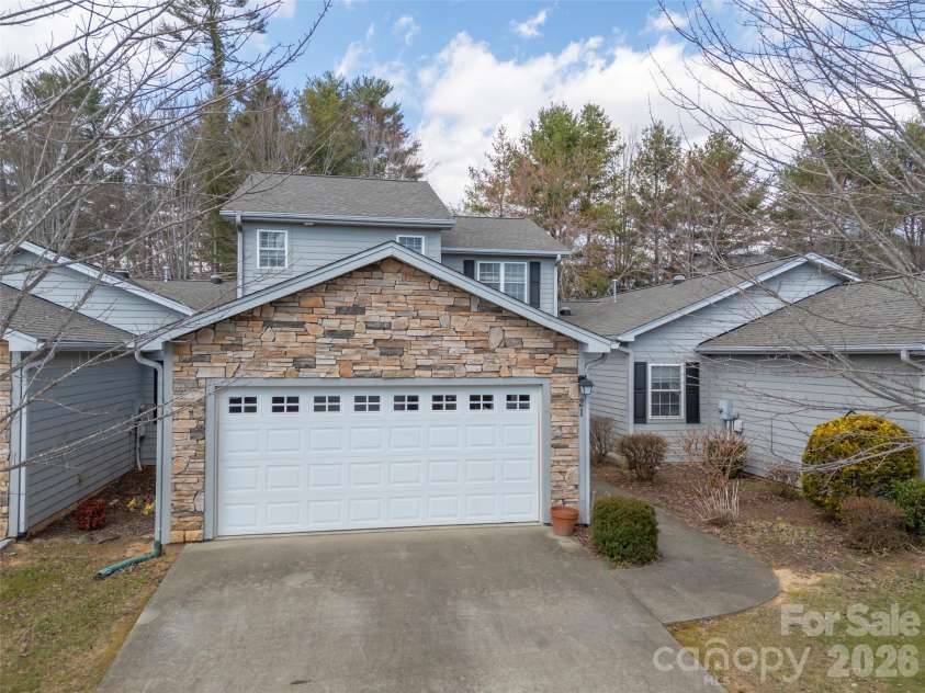 21 Holiday Drive, Arden, NC 28704.  MLS# CAR4343989, YatesRealty ID 15423. 