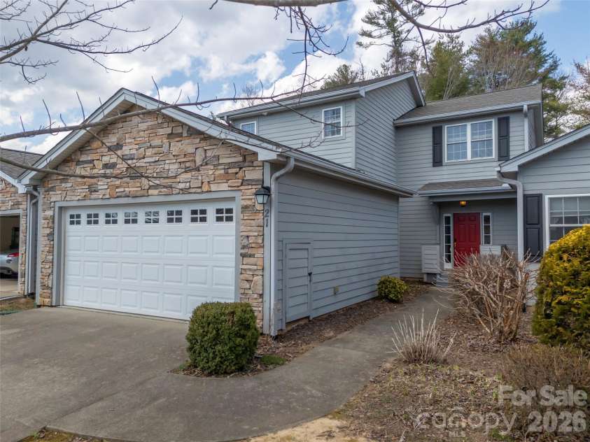 21 Holiday Drive, Arden, NC 28704.  MLS# CAR4343989, YatesRealty ID 15423. 