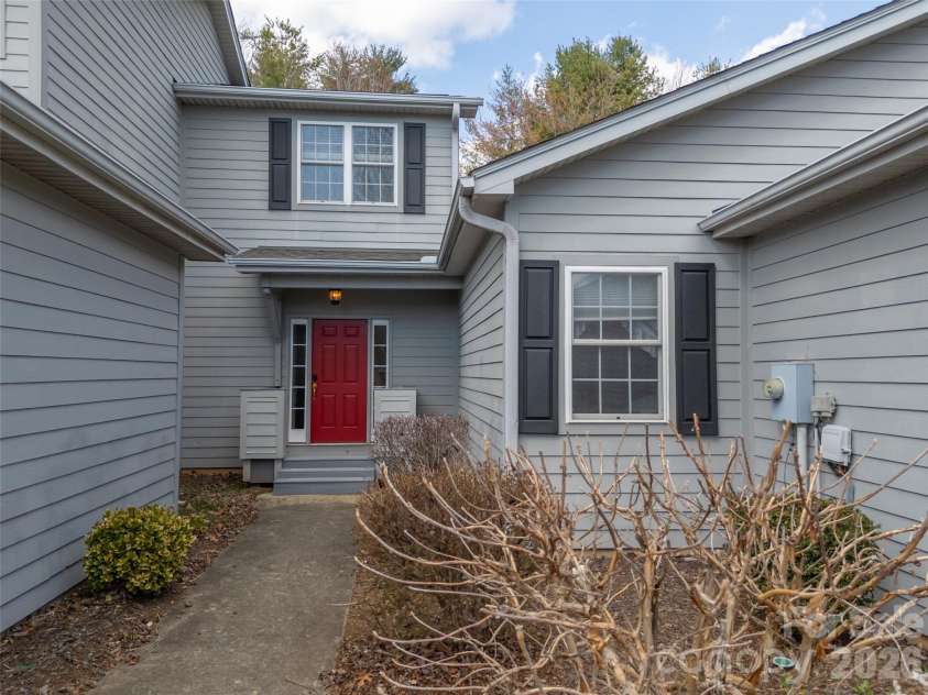 21 Holiday Drive, Arden, NC 28704.  MLS# CAR4343989, YatesRealty ID 15423. 