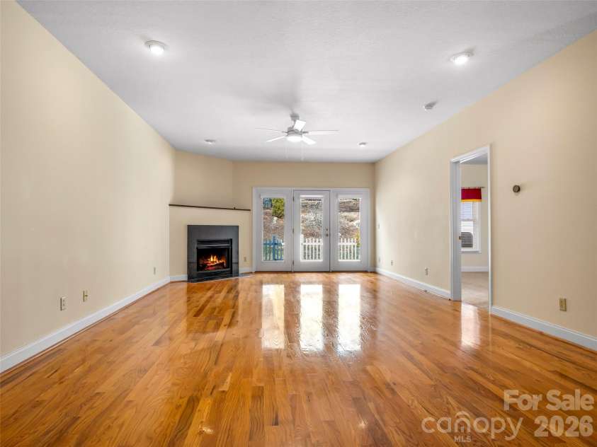 21 Holiday Drive, Arden, NC 28704.  MLS# CAR4343989, YatesRealty ID 15423. 