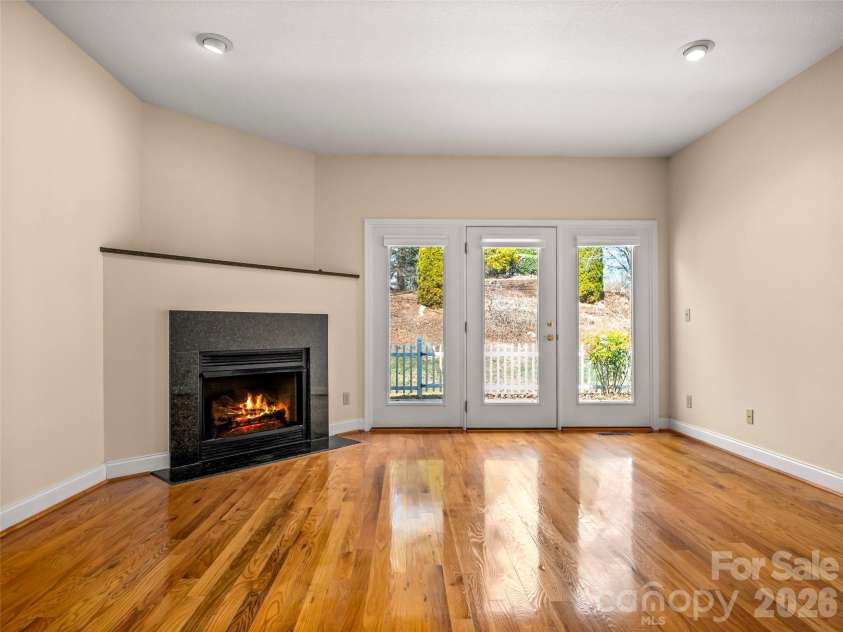 21 Holiday Drive, Arden, NC 28704.  MLS# CAR4343989, YatesRealty ID 15423. 