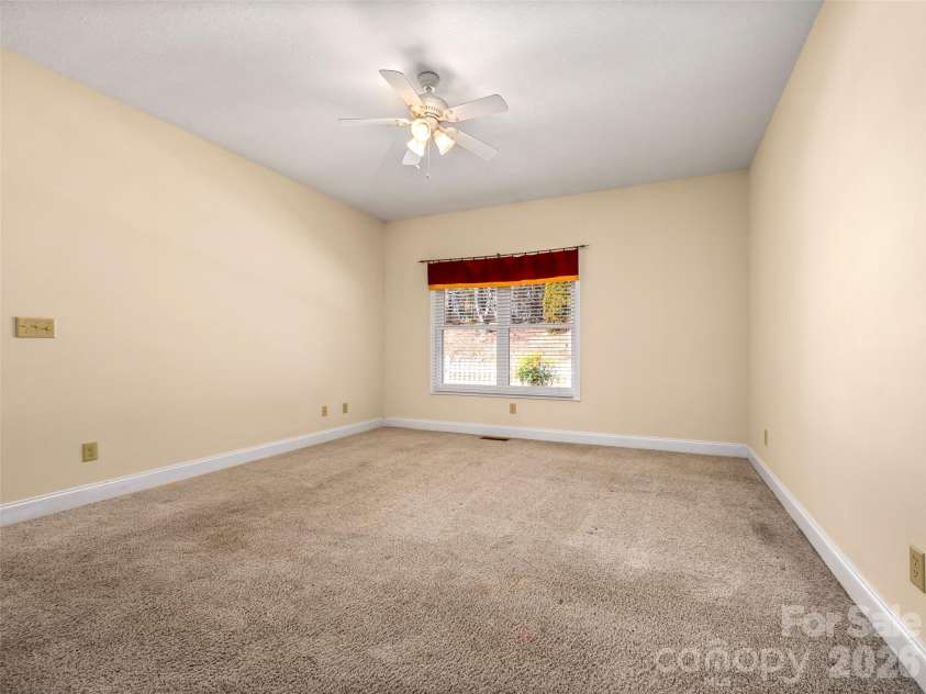 21 Holiday Drive, Arden, NC 28704.  MLS# CAR4343989, YatesRealty ID 15423. 