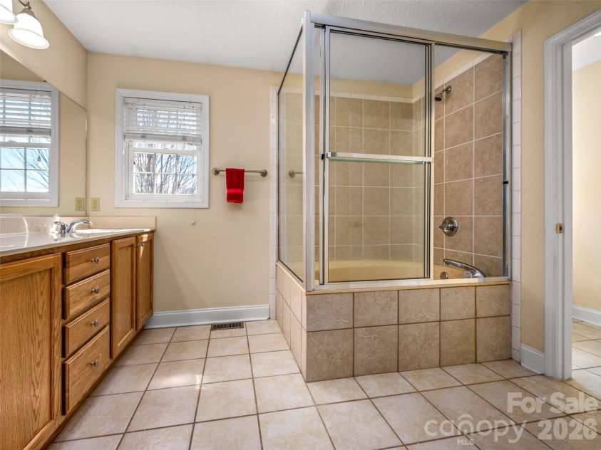 21 Holiday Drive, Arden, NC 28704.  MLS# CAR4343989, YatesRealty ID 15423. 