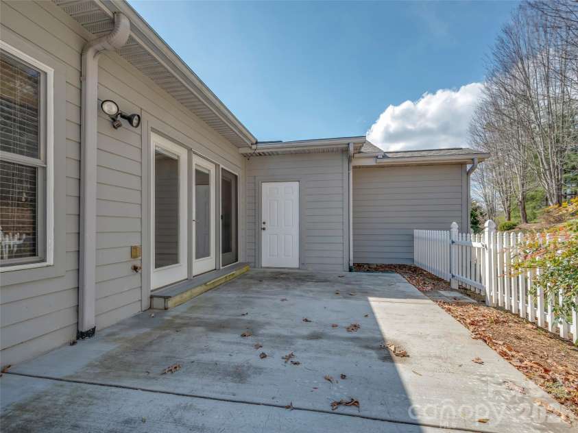 21 Holiday Drive, Arden, NC 28704.  MLS# CAR4343989, YatesRealty ID 15423. 