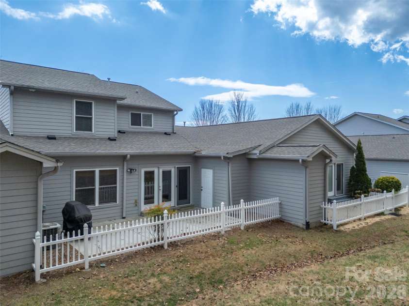 21 Holiday Drive, Arden, NC 28704.  MLS# CAR4343989, YatesRealty ID 15423. 