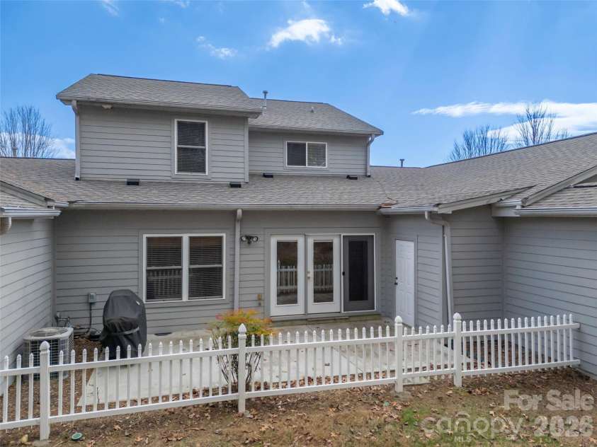 21 Holiday Drive, Arden, NC 28704.  MLS# CAR4343989, YatesRealty ID 15423. 