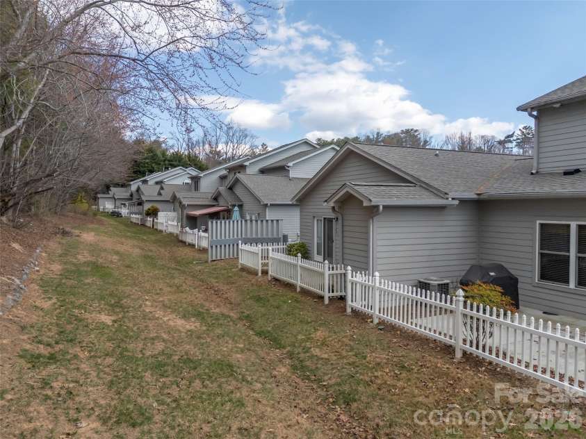 21 Holiday Drive, Arden, NC 28704.  MLS# CAR4343989, YatesRealty ID 15423. 
