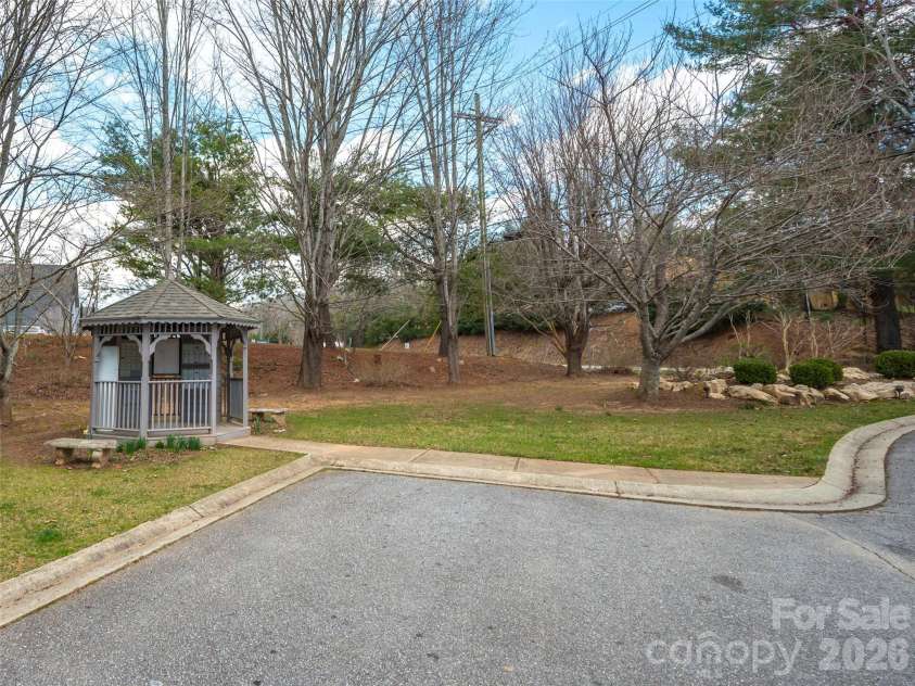 21 Holiday Drive, Arden, NC 28704.  MLS# CAR4343989, YatesRealty ID 15423. 