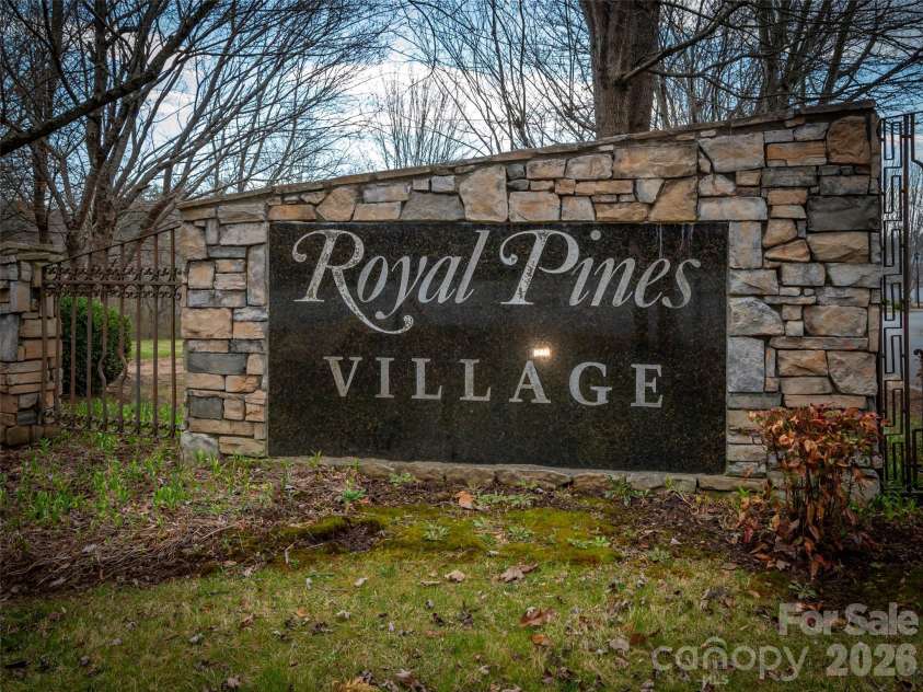 21 Holiday Drive, Arden, NC 28704.  MLS# CAR4343989, YatesRealty ID 15423. 