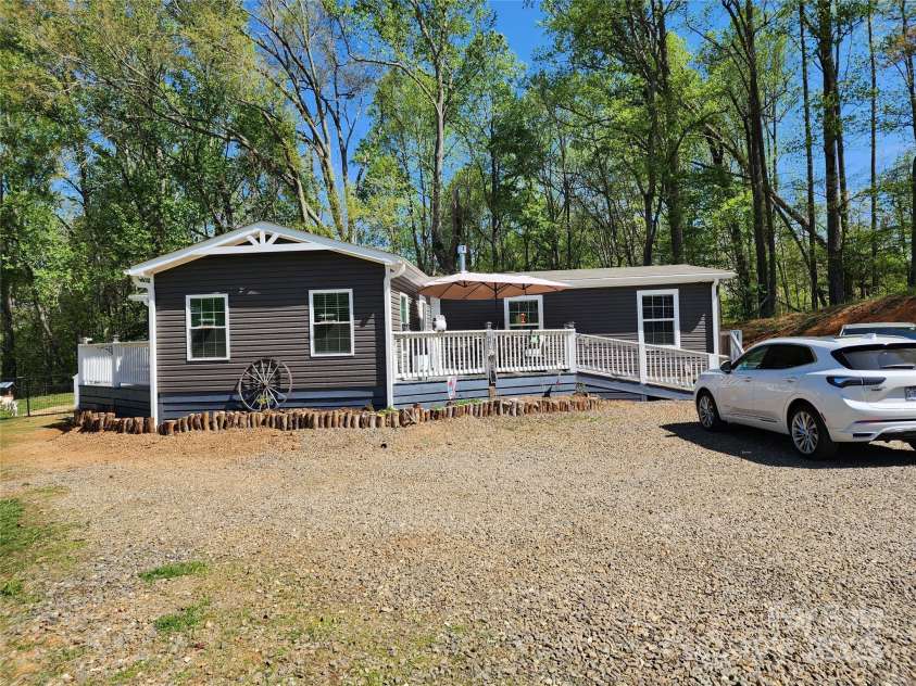 583 Cane Branch Road, Burnsville, NC 28714.  MLS# CAR4251066, YatesRealty ID 15423. Front of house
