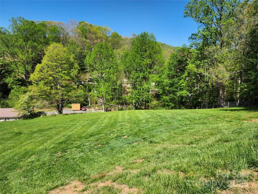 583 Cane Branch Road, Burnsville, NC 28714.  MLS# CAR4251066, YatesRealty ID 15423. North side of fully fenced front green area