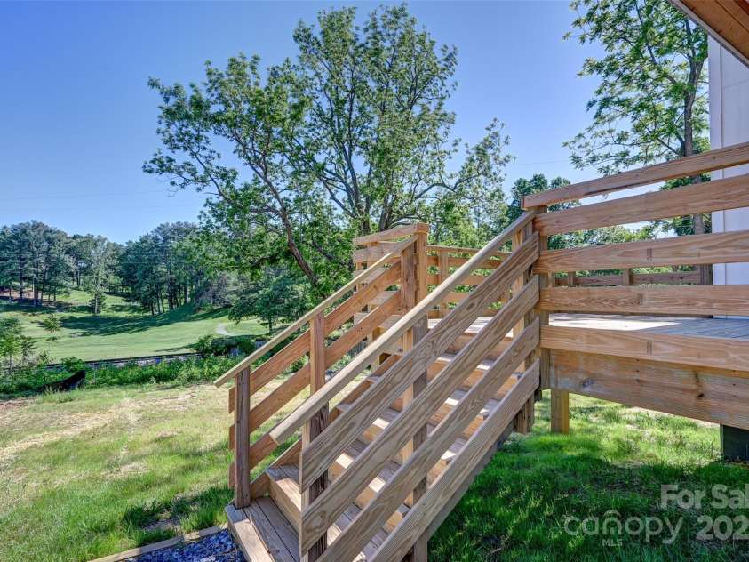 338 Emma Road, Asheville, NC 28806.  MLS# CAR4251903, YatesRealty ID 15424. 