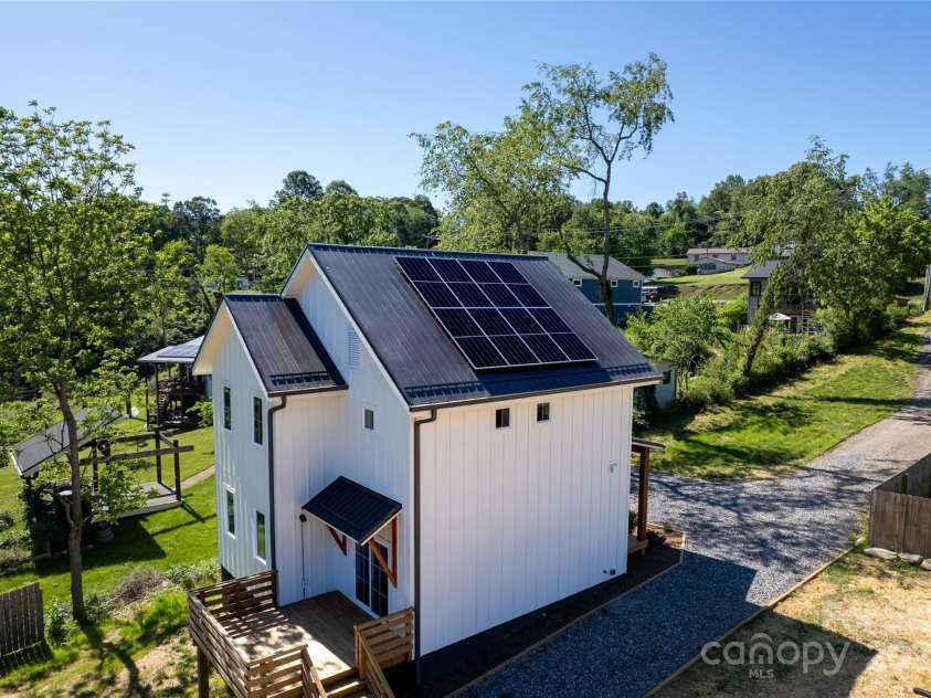 338 Emma Road, Asheville, NC 28806.  MLS# CAR4251903, YatesRealty ID 15424. 