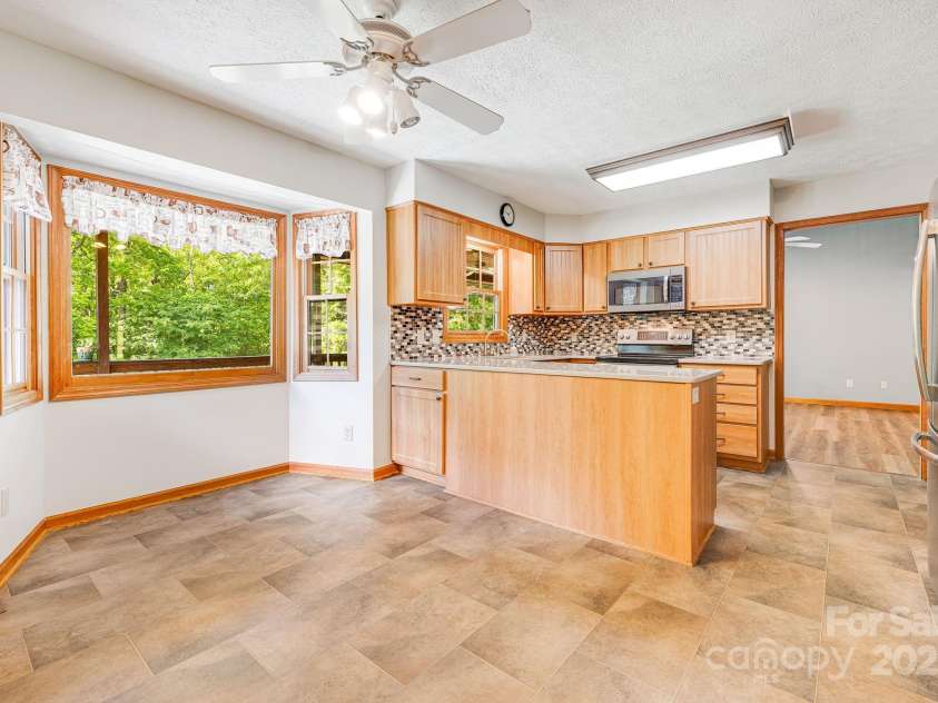 41 Morgan Branch Estate, Candler, NC 28715.  MLS# CAR4258806, YatesRealty ID 15425. 