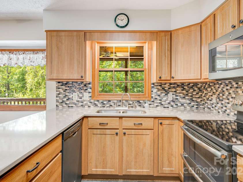 41 Morgan Branch Estate, Candler, NC 28715.  MLS# CAR4258806, YatesRealty ID 15425. 
