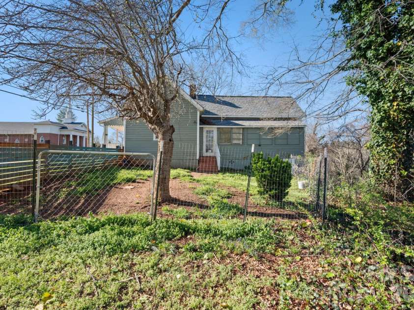 192 Spencer Street, Ellenboro, NC 28160.  MLS# CAR4355108, YatesRealty ID 15426. 