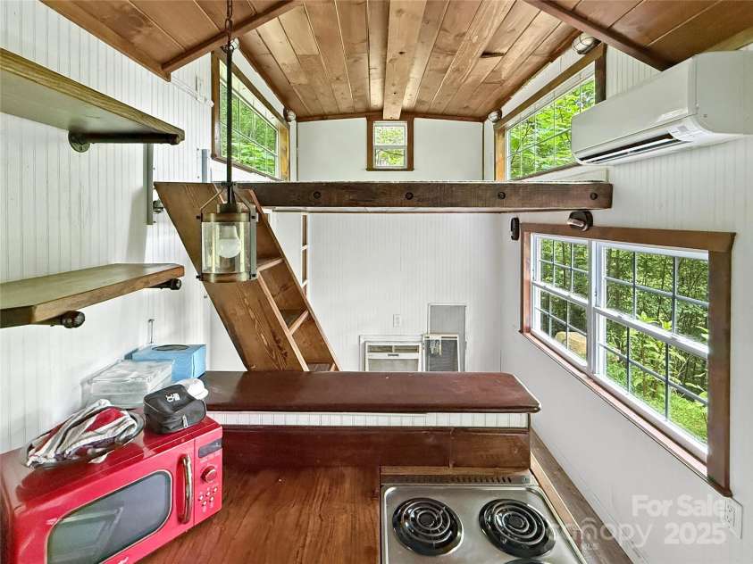 574 Allen Drive, Marshall, NC 28753.  MLS# CAR4262974, YatesRealty ID 15426. Loft / Living Room