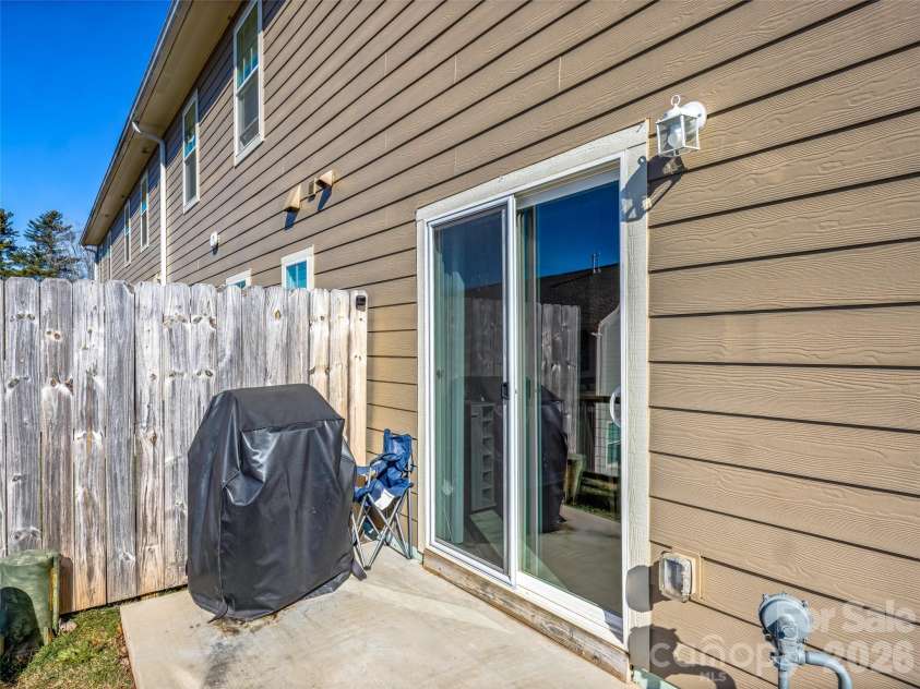 1214 Pauline Trail Drive, Arden, NC 28704.  MLS# CAR4358595, YatesRealty ID 15427. 