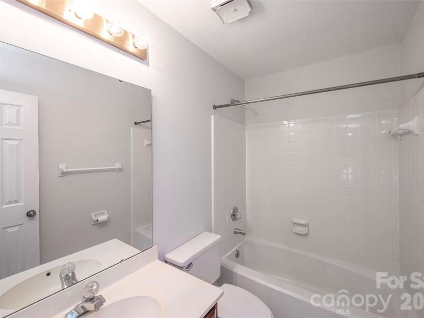 4248 Woodglen Lane, Charlotte, NC 28226.  MLS# CAR4358631, YatesRealty ID 15428. Hall bath, second floor