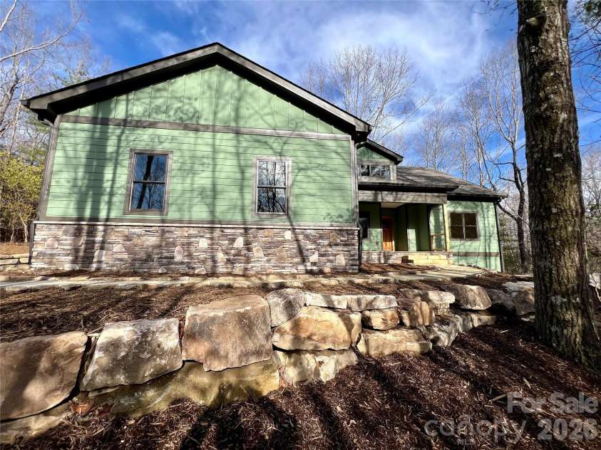 397 Soquili Drive, Brevard, NC 28712.  MLS# CAR4206304, YatesRealty ID 1543. Boulder Wall