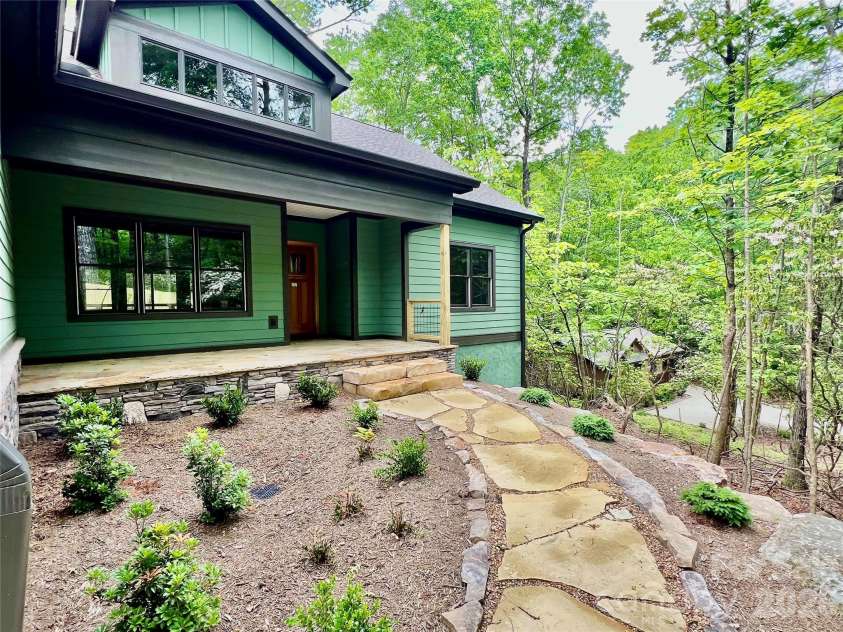 397 Soquili Drive, Brevard, NC 28712.  MLS# CAR4206304, YatesRealty ID 1543. Front of House