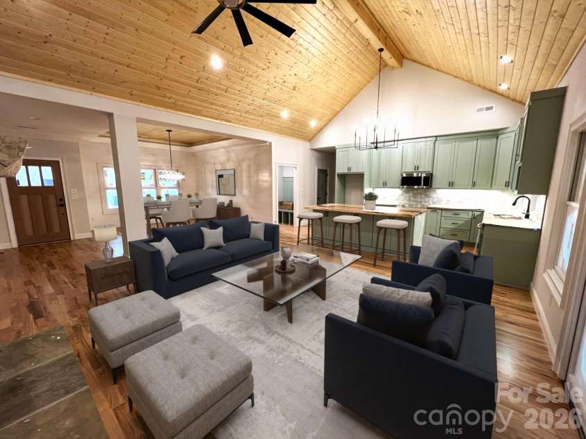 397 Soquili Drive, Brevard, NC 28712.  MLS# CAR4206304, YatesRealty ID 1543. Great Room