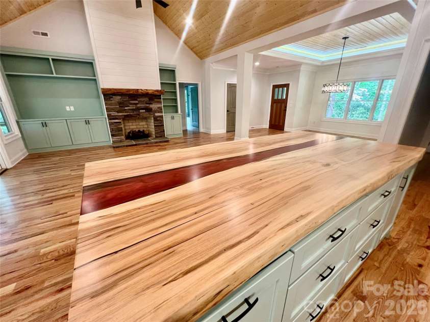 397 Soquili Drive, Brevard, NC 28712.  MLS# CAR4206304, YatesRealty ID 1543. Island to Great Room