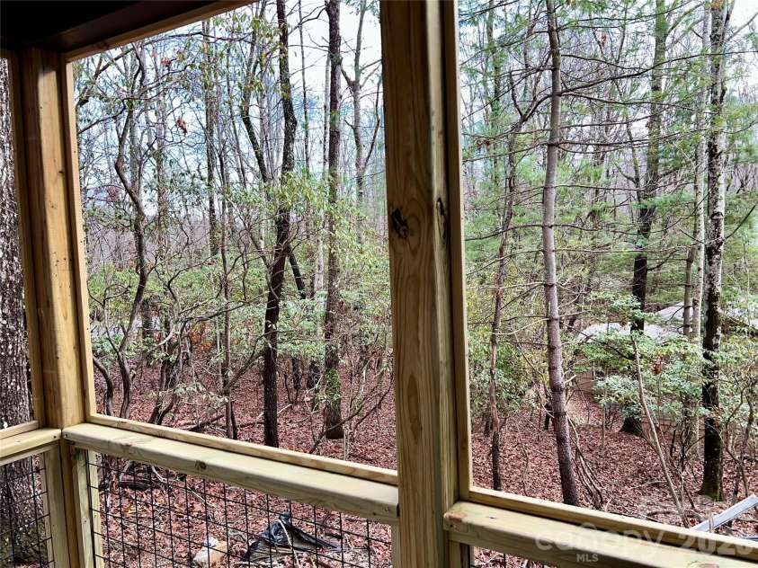397 Soquili Drive, Brevard, NC 28712.  MLS# CAR4206304, YatesRealty ID 1543. Wooded Setting