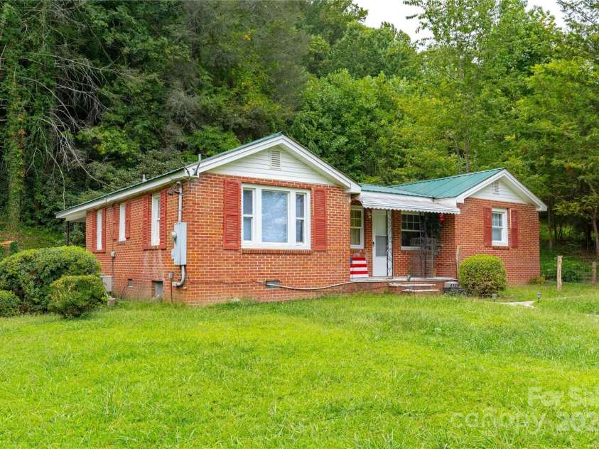 603 Halsbury Avenue, Hendersonville, NC 28791.  MLS# CAR4182028, YatesRealty ID 1543. 