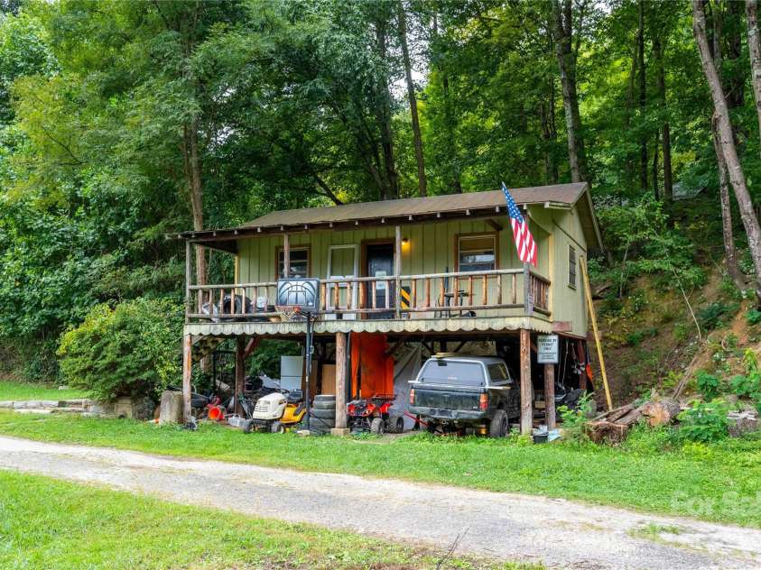 603 Halsbury Avenue, Hendersonville, NC 28791.  MLS# CAR4182028, YatesRealty ID 1543. 