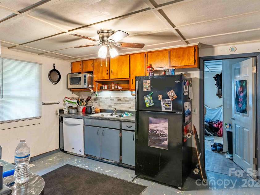 603 Halsbury Avenue, Hendersonville, NC 28791.  MLS# CAR4182028, YatesRealty ID 1543. 